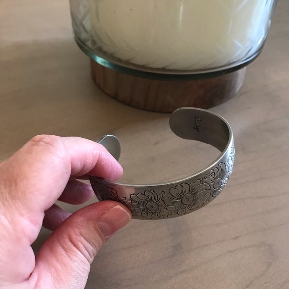 Vintage Kirk Pewter Daisy Pattern Bangle Bracelet - Picture 2 of 7